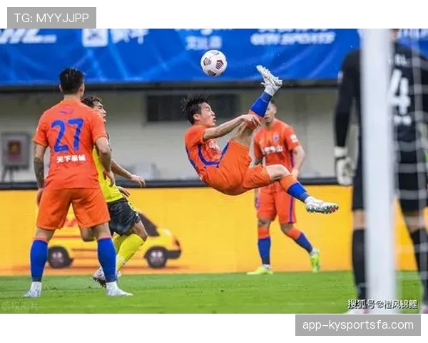 博格巴与法比尼奥控球偏好如何塑造中场组织结构的差异