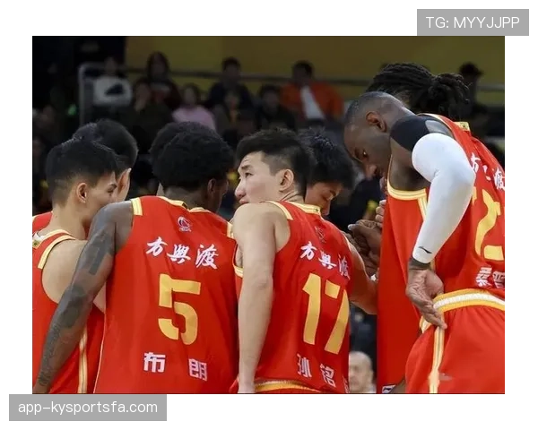 孙铭徽背着名牌包去菜市场排队，那反差我笑出了声