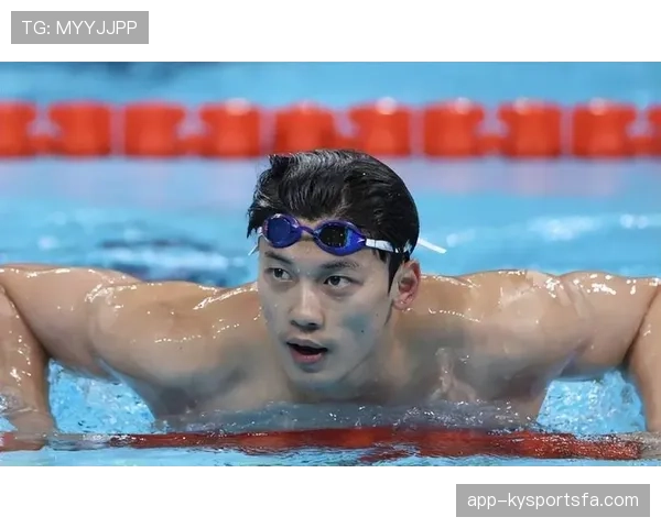 汪顺家的冰箱里塞满了蛋白粉，连饮料都按秒表倒